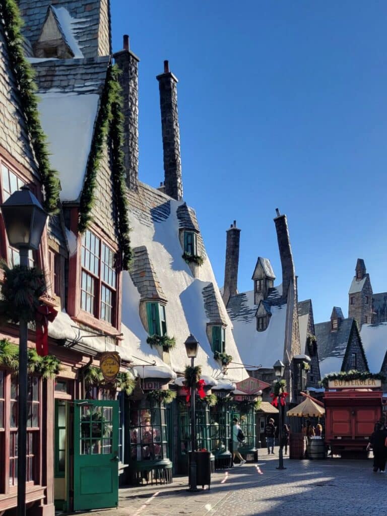tips to avoid crowds when traveling - Harry Potter Park Universal Studios CA