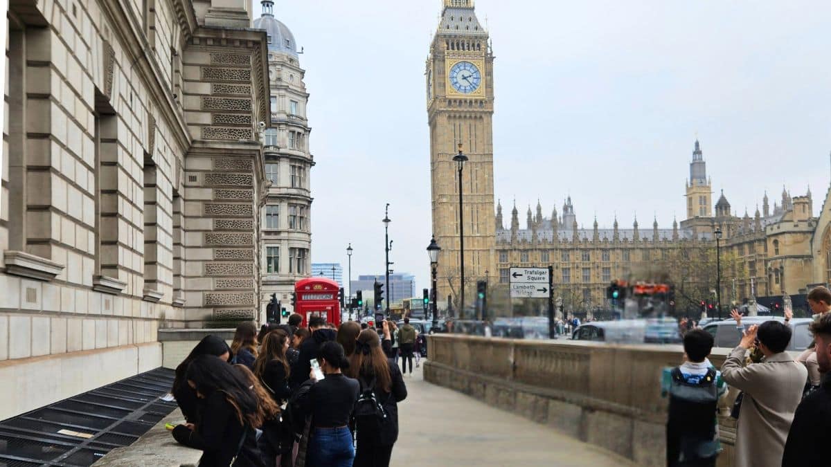 London Red Phone Booth Selfie Line Westminster