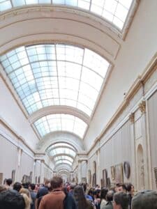 Louvre grand galerie crowd of visitors