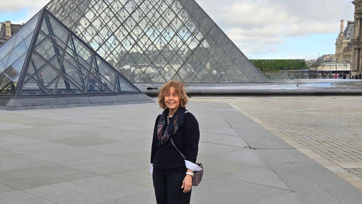 Louvre pyramids capsule wardrobe travel outfit