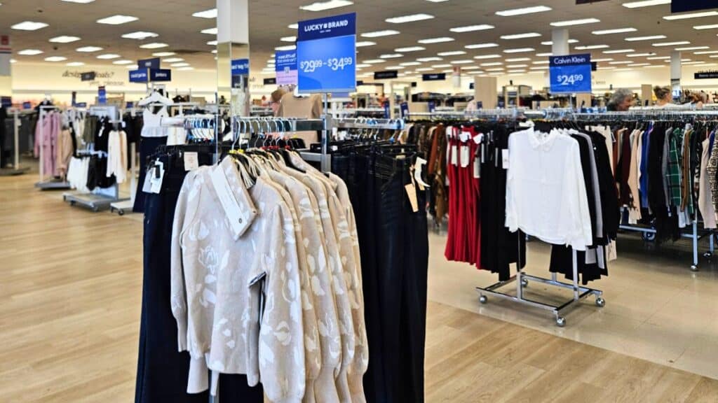 Marshalls Finds Clothing Displays