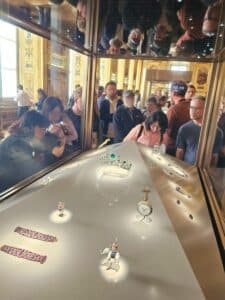 Louvre crown jewel case galerie