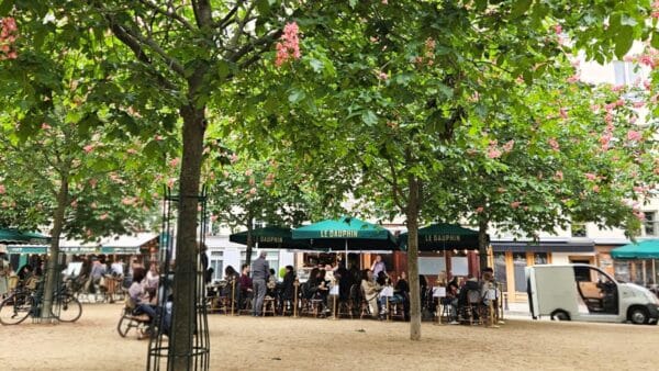 Place Dauphine cafes Paris