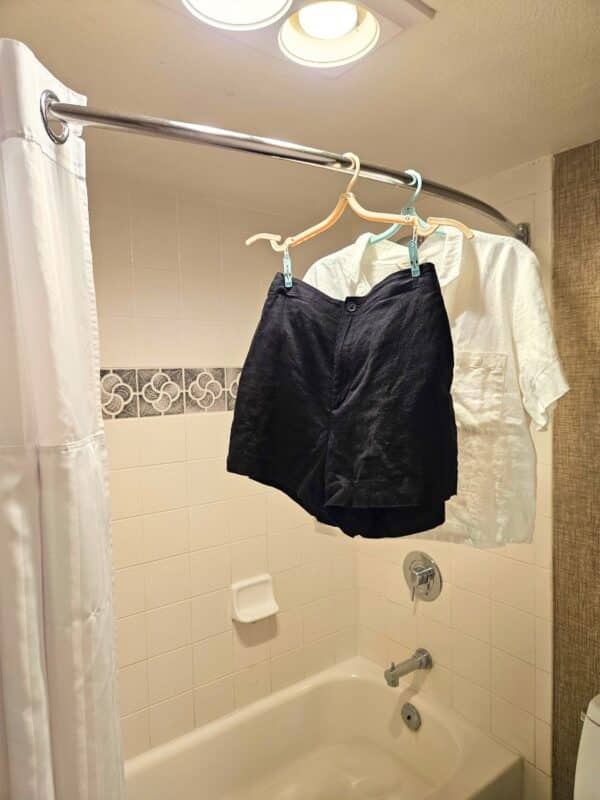 Folding travel hangers