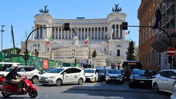 Rome traffic near Victor Emmanuel Monument